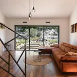 Rustic Leni Vila *