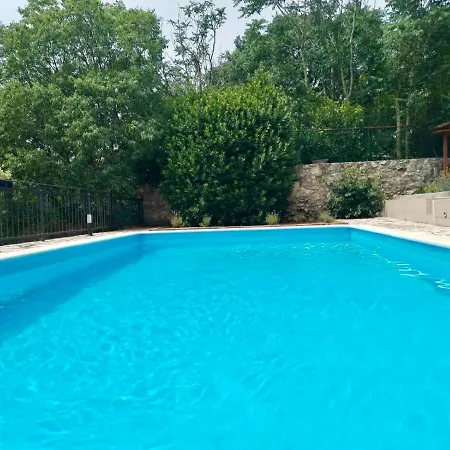 Rustic Leni فيلة Susnjevica