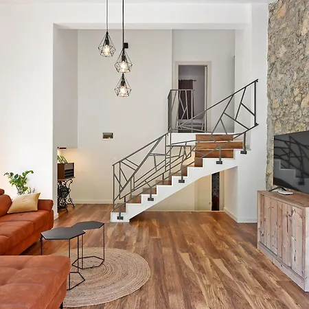 Rustic Leni Susnjevica