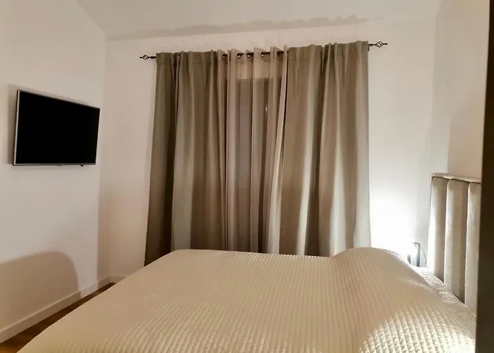 Rustic Leni Susnjevica