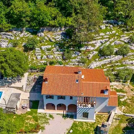 Rustic Leni Villa