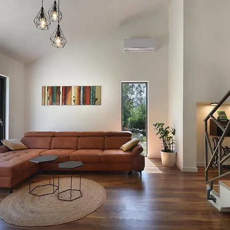 Rustic Leni Villa