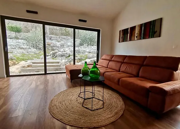 Rustic Leni Susnjevica